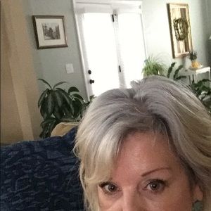 Meet your Posher, Debi